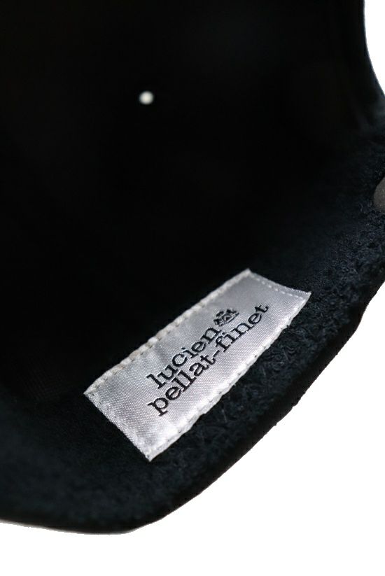 1PIU1UGUALE3 × lucien pellat-finet” CAP［BLACK/WHITE］