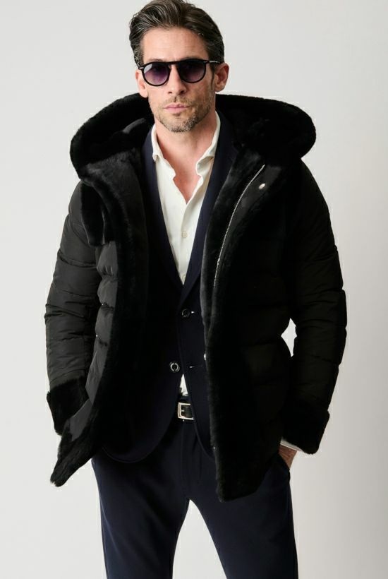 1PIU1UGUALE3 × EMMETI MOUNTON SHORT WRAPHOODED COAT［BLACK 
