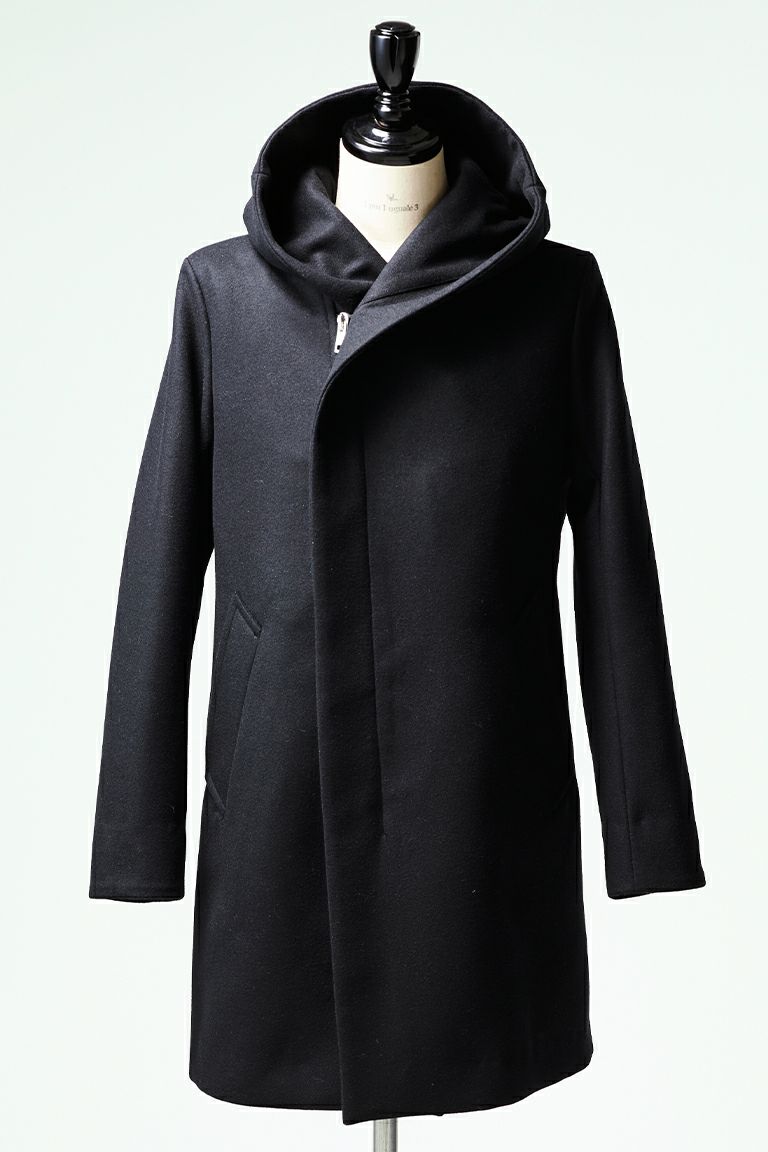 WRAP COAT［BLACK］ | 1PIU1UGUALE3｜ウノ ピゥ ウノ ウグァーレ トレ