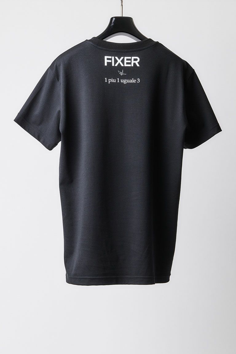 1PIU1UGUALE3 / FIXER / PRINT T-SHIRT / PREMIUM SMOOTH［BLACK 