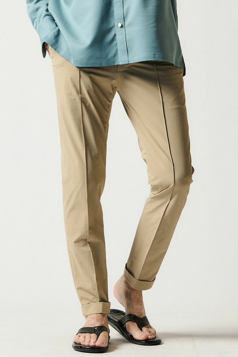 CREASE SLACKS［BEIGE］ | 1PIU1UGUALE3｜ウノ ピゥ ウノ ウグァーレ